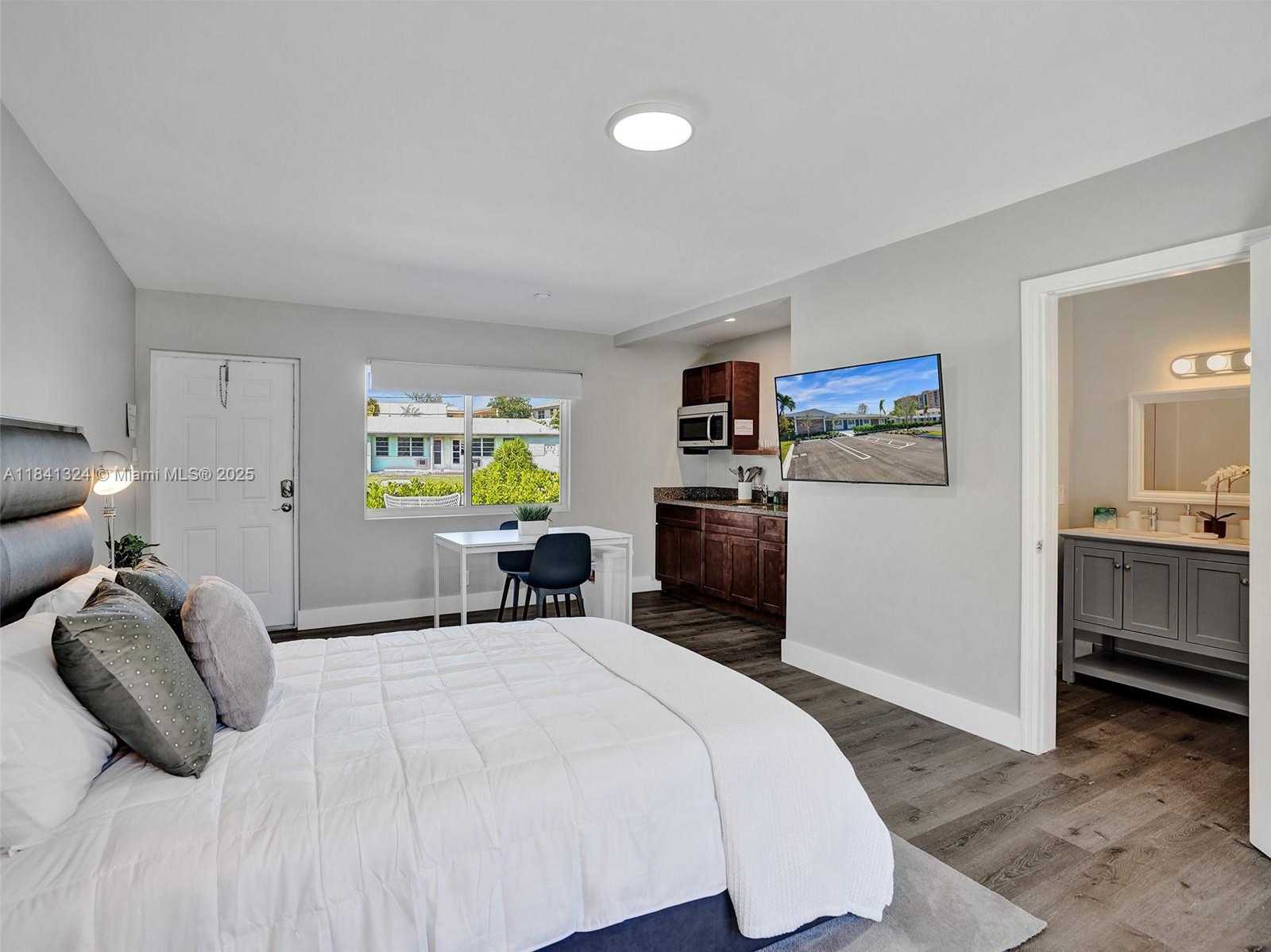 Small Image of 3204 NORTH EAST 9TH ST, Pompano Beach Number 6