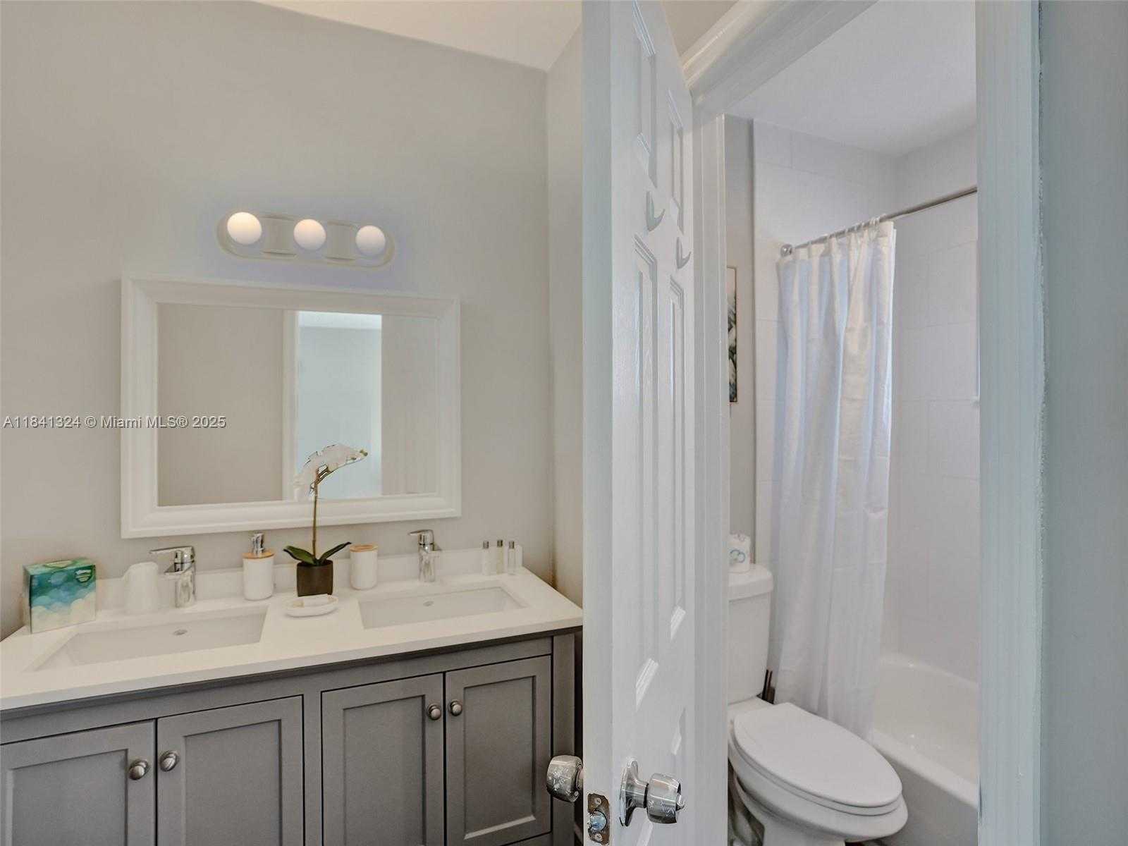 Small Image of 3204 NORTH EAST 9TH ST, Pompano Beach Number 8