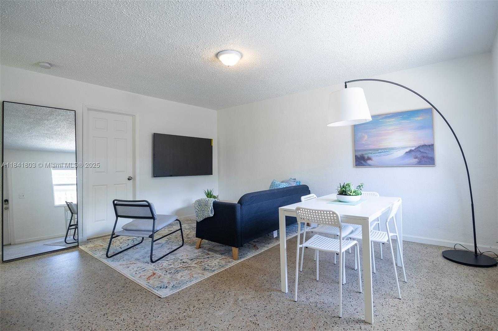 Small Image of 605 SOUTH WEST 14TH TER #4, Fort Lauderdale Number 3