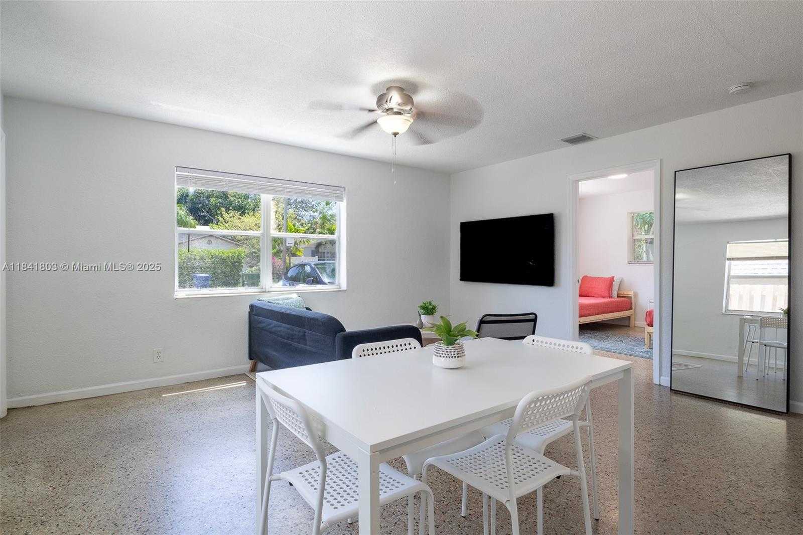 Small Image of 605 SOUTH WEST 14TH TER #4, Fort Lauderdale Number 4