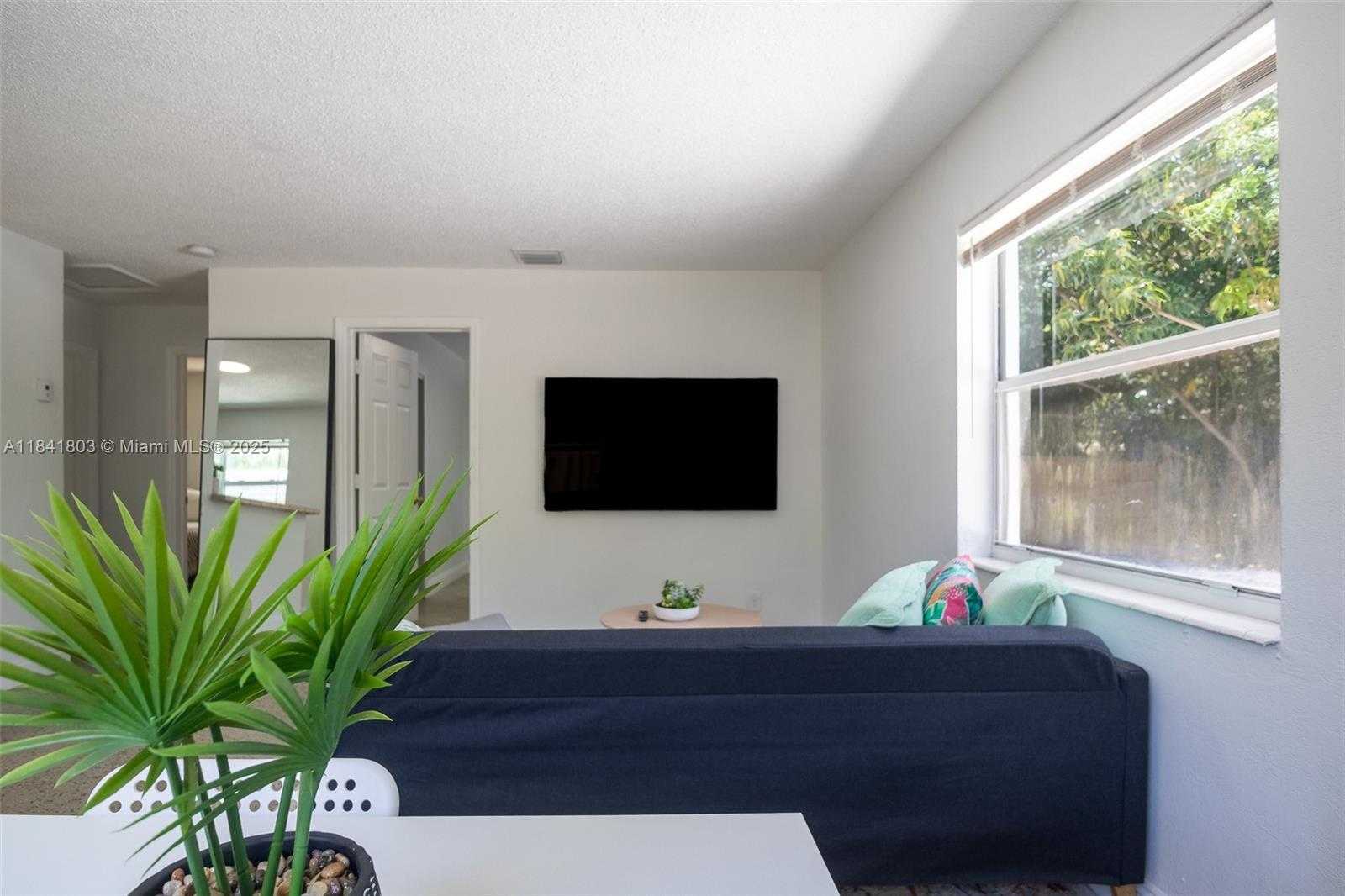 Small Image of 605 SOUTH WEST 14TH TER #4, Fort Lauderdale Number 41