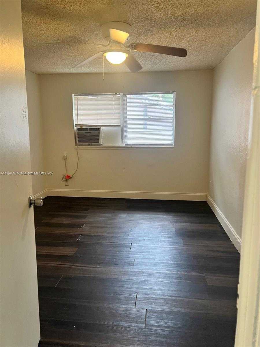 Small Image of 616 13TH ST, West Palm Beach Number 10