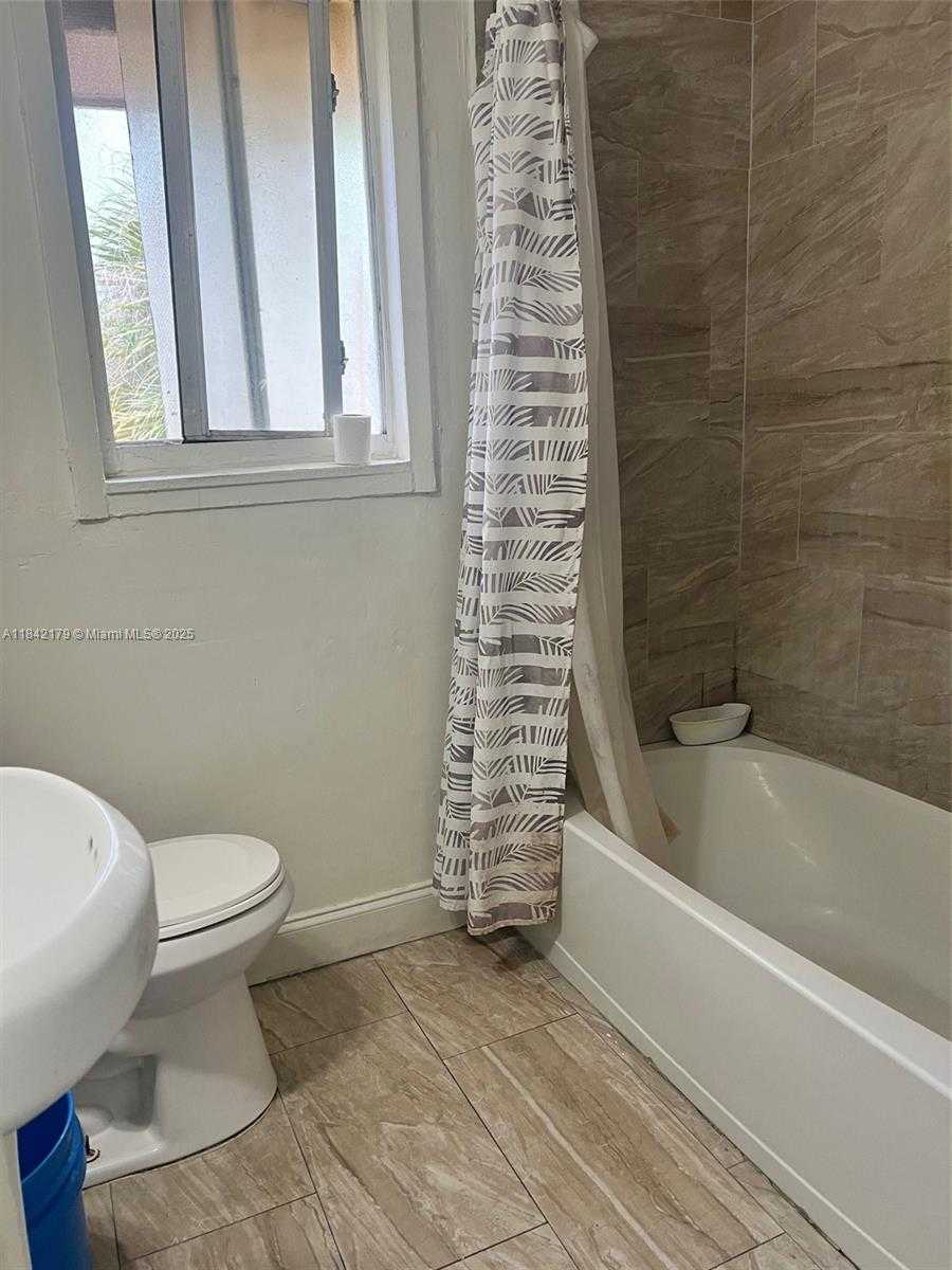Small Image of 616 13TH ST, West Palm Beach Number 16