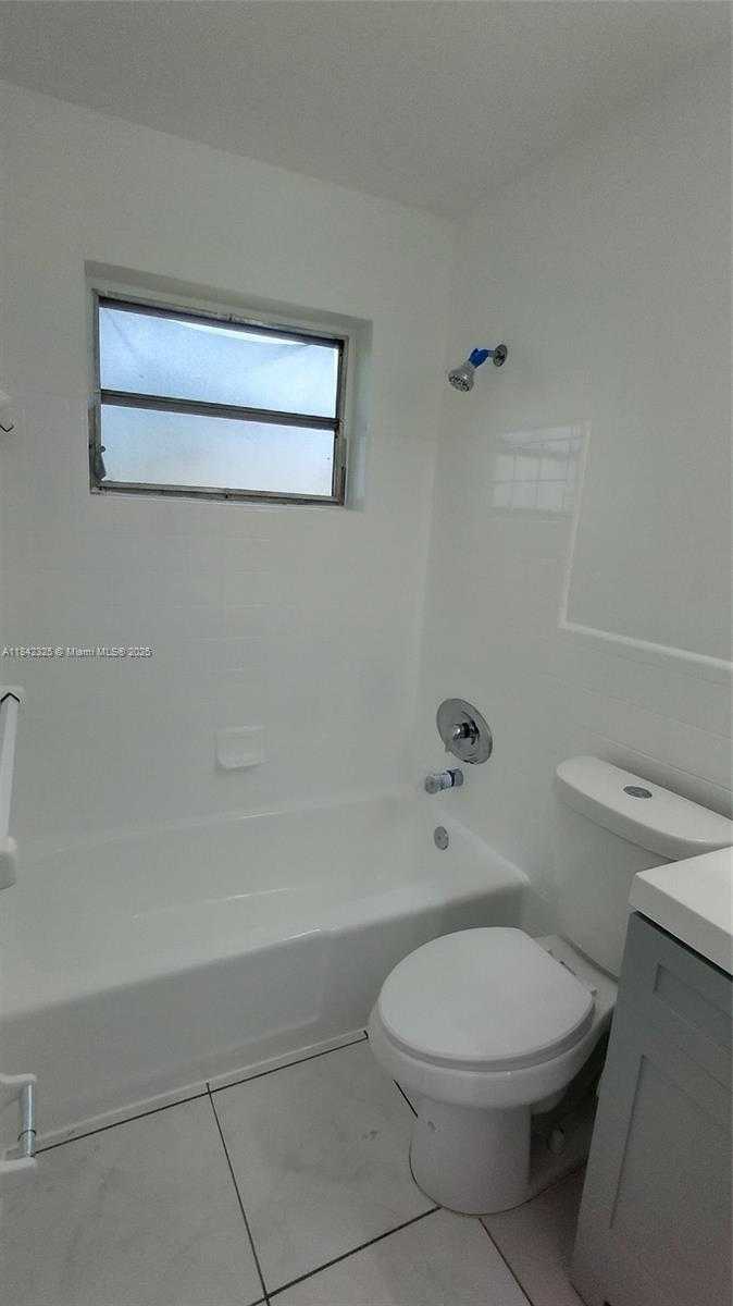 Small Image of 1905 MIAMI RD #4, Fort Lauderdale Number 13