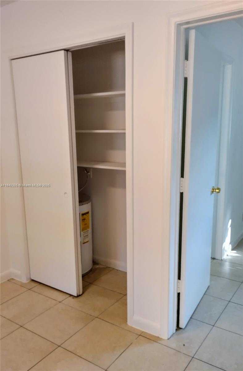 Small Image of 1905 MIAMI RD #4, Fort Lauderdale Number 19