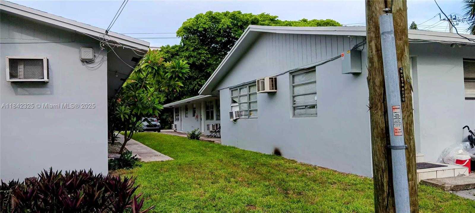 Small Image of 1905 MIAMI RD #4, Fort Lauderdale Number 2