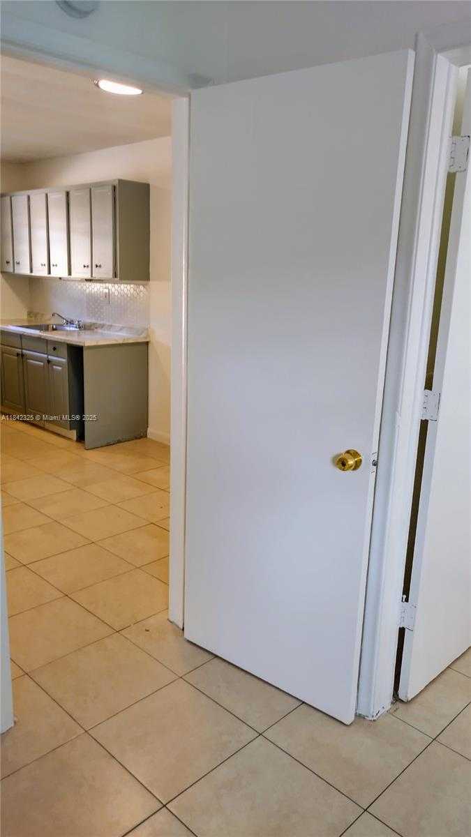 Small Image of 1905 MIAMI RD #4, Fort Lauderdale Number 21