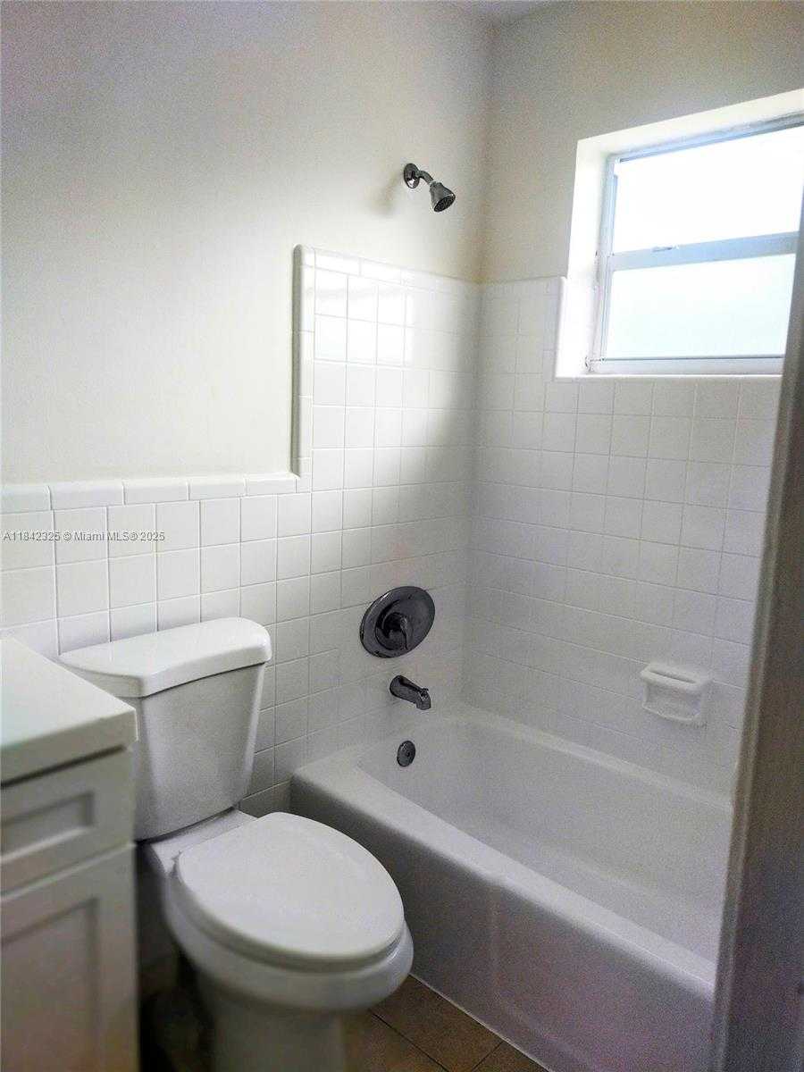 Small Image of 1905 MIAMI RD #4, Fort Lauderdale Number 24