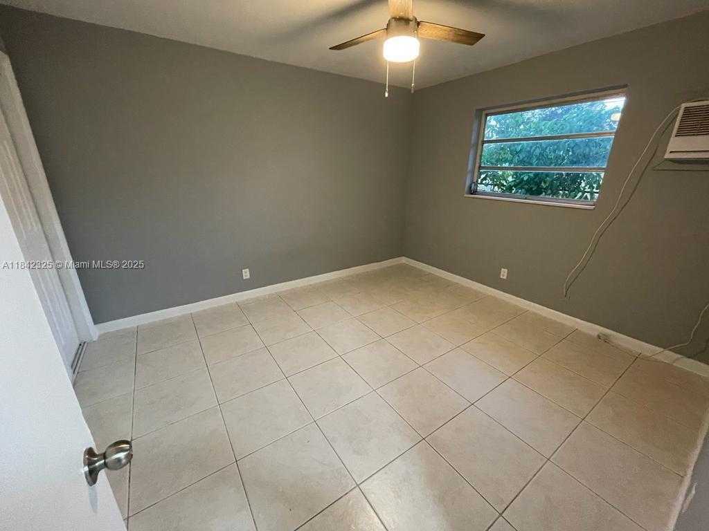 Small Image of 1905 MIAMI RD #4, Fort Lauderdale Number 25