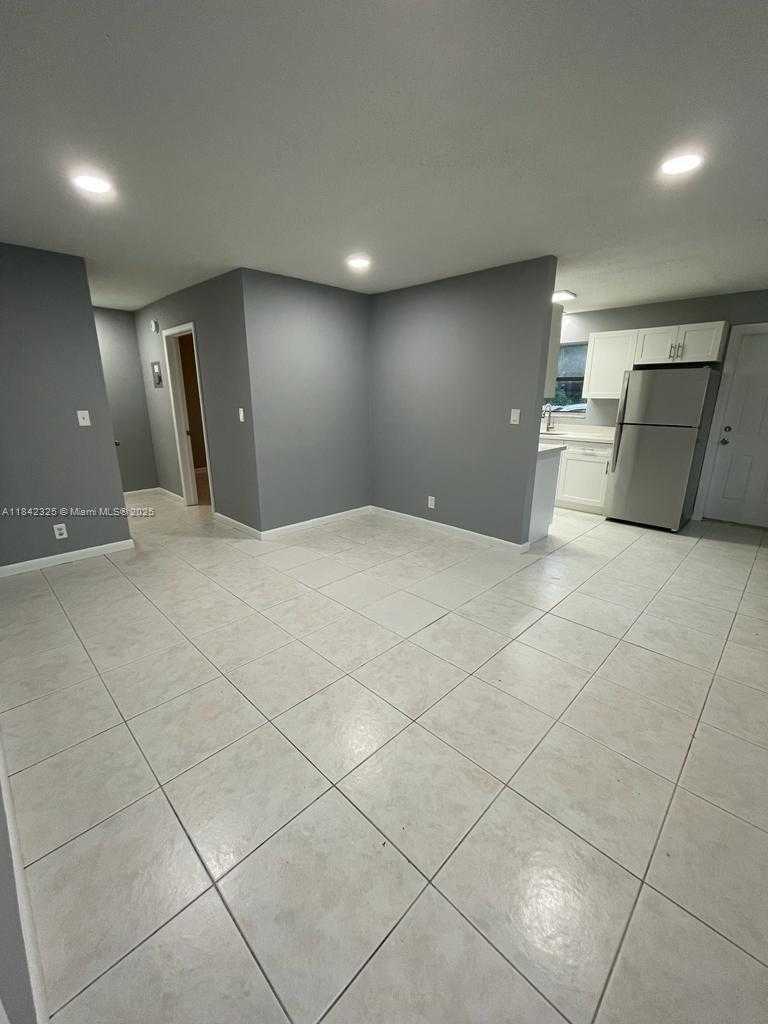 Small Image of 1905 MIAMI RD #4, Fort Lauderdale Number 26