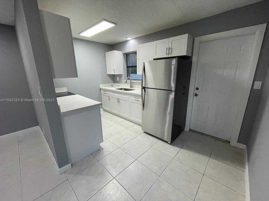 Small Image of 1905 MIAMI RD #4, Fort Lauderdale Number 29