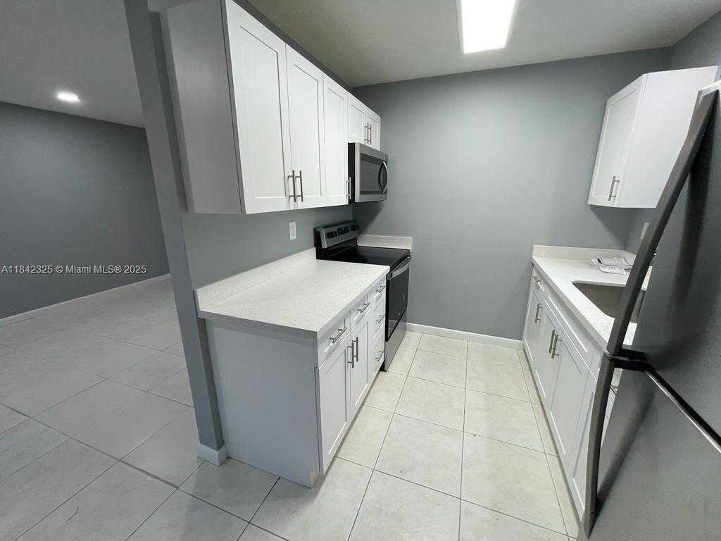 Small Image of 1905 MIAMI RD #4, Fort Lauderdale Number 30
