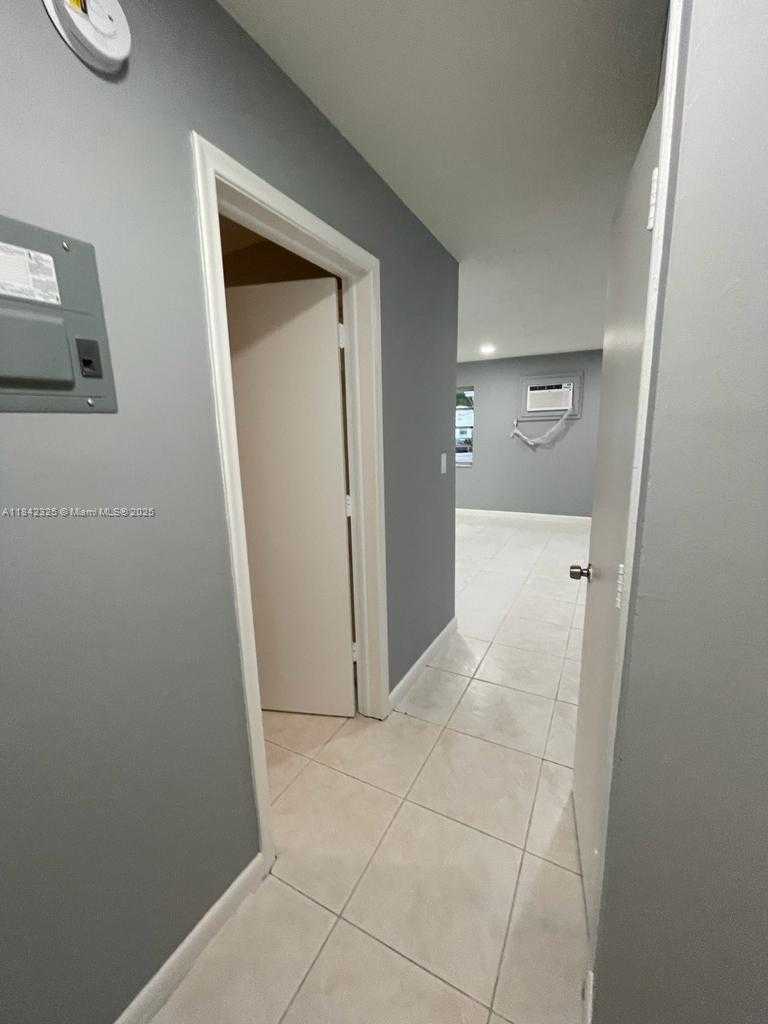Small Image of 1905 MIAMI RD #4, Fort Lauderdale Number 31