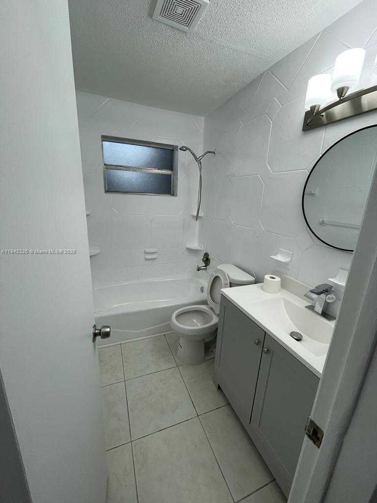 Small Image of 1905 MIAMI RD #4, Fort Lauderdale Number 33