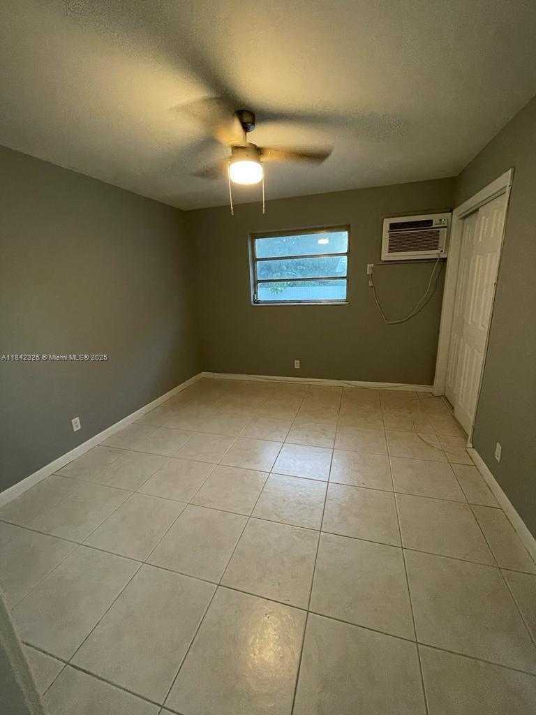 Small Image of 1905 MIAMI RD #4, Fort Lauderdale Number 34