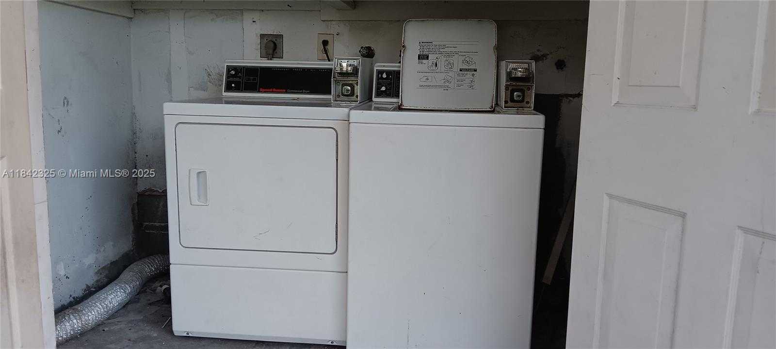 Small Image of 1905 MIAMI RD #4, Fort Lauderdale Number 5