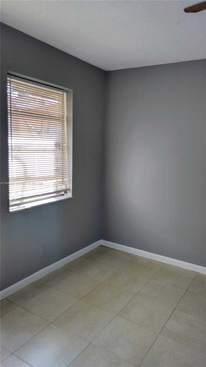 Small Image of 1901 MIAMI RD #3, Fort Lauderdale Number 10