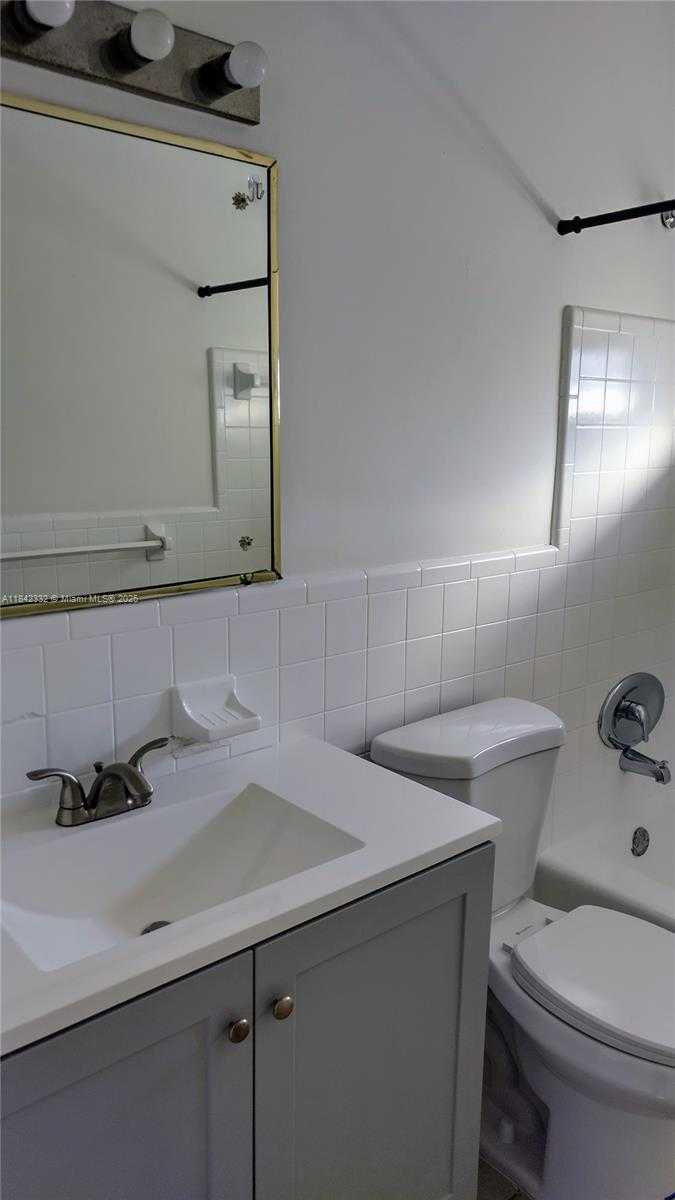 Small Image of 1901 MIAMI RD #3, Fort Lauderdale Number 12