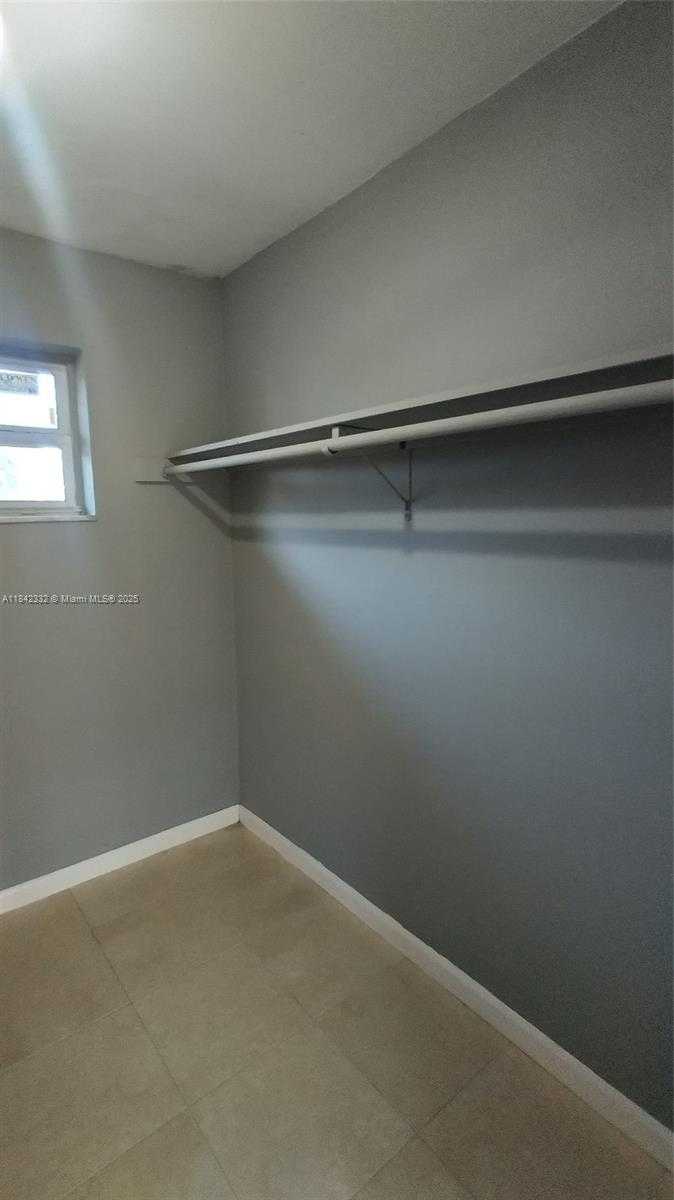 Small Image of 1901 MIAMI RD #3, Fort Lauderdale Number 14