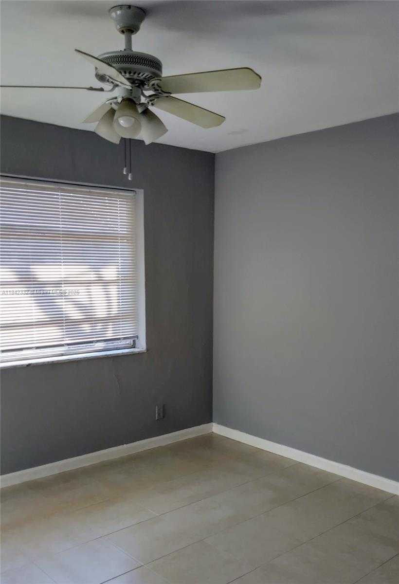 Small Image of 1901 MIAMI RD #3, Fort Lauderdale Number 15