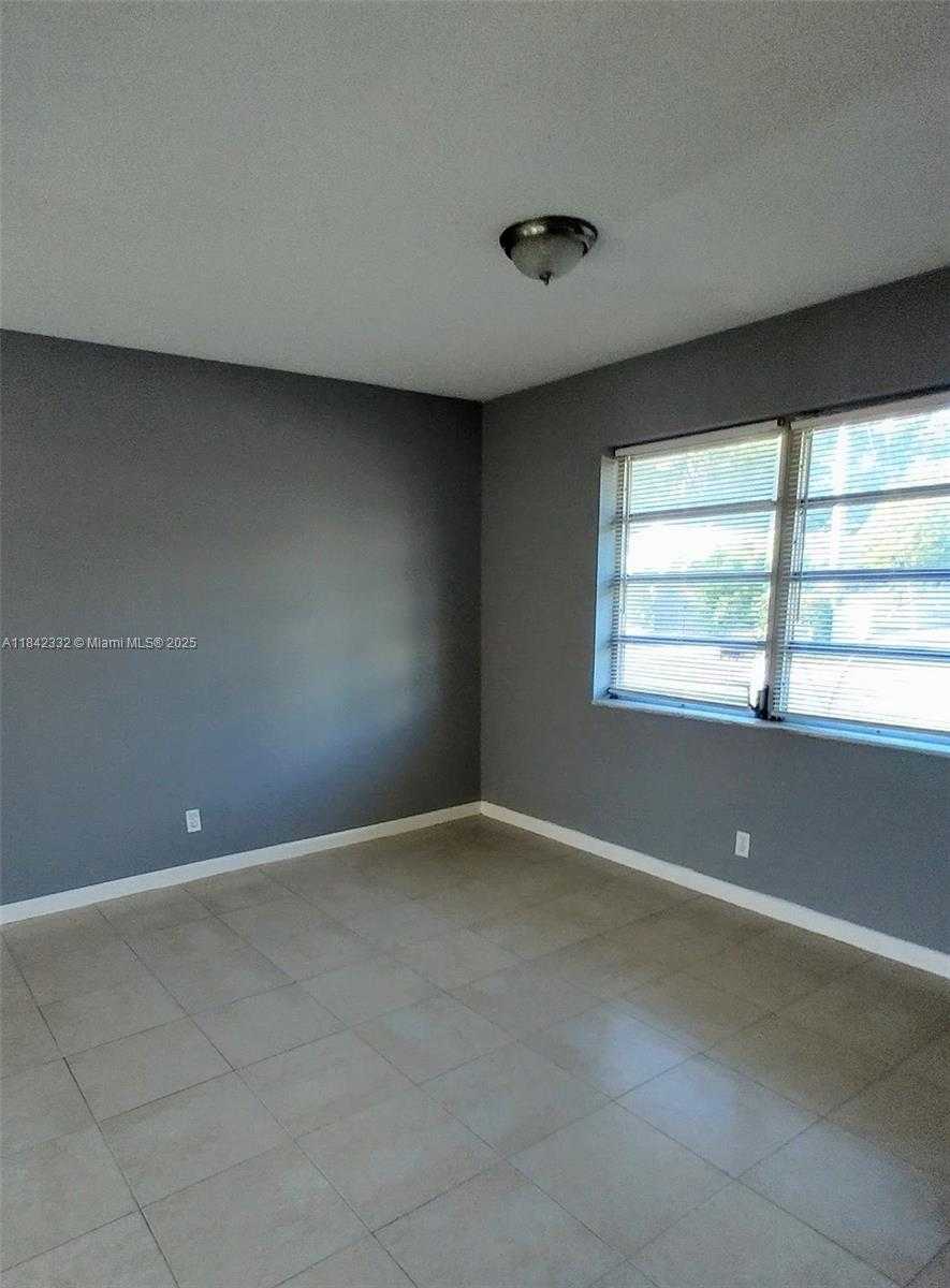Small Image of 1901 MIAMI RD #3, Fort Lauderdale Number 16