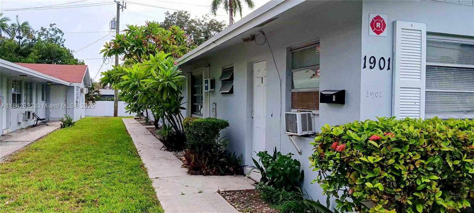 Small Image of 1901 MIAMI RD #3, Fort Lauderdale Number 2