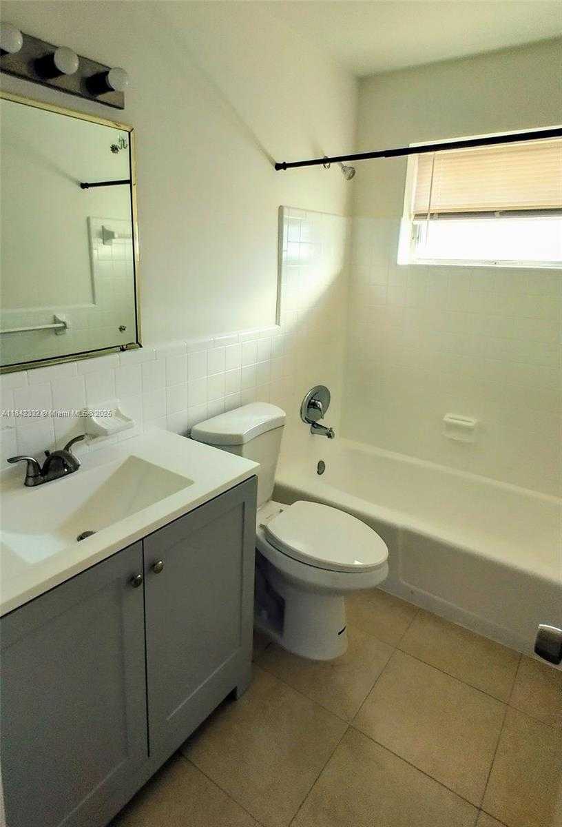 Small Image of 1901 MIAMI RD #3, Fort Lauderdale Number 21