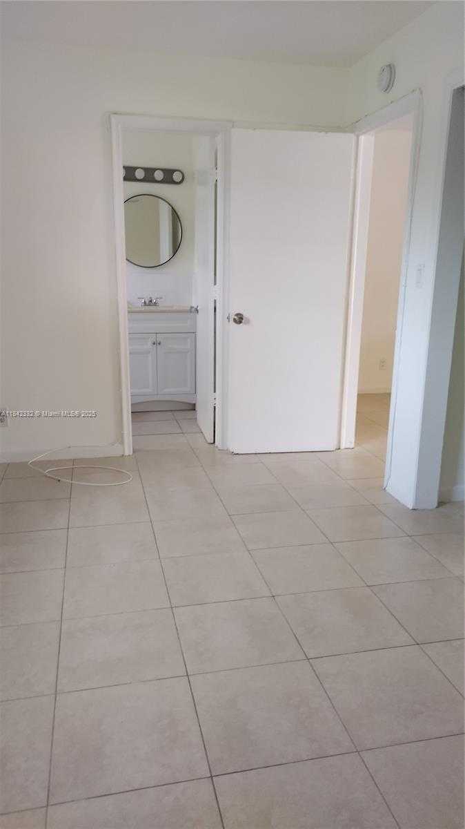 Small Image of 1901 MIAMI RD #3, Fort Lauderdale Number 28
