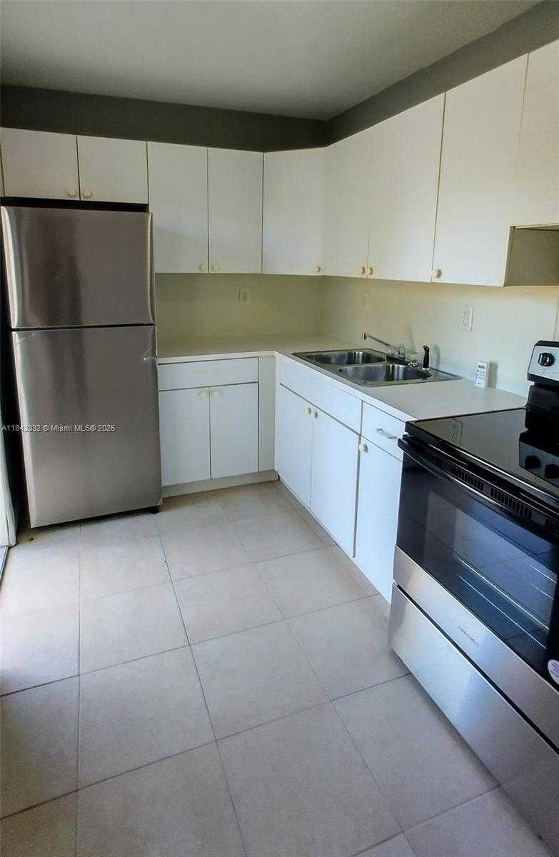 Small Image of 1901 MIAMI RD #3, Fort Lauderdale Number 5