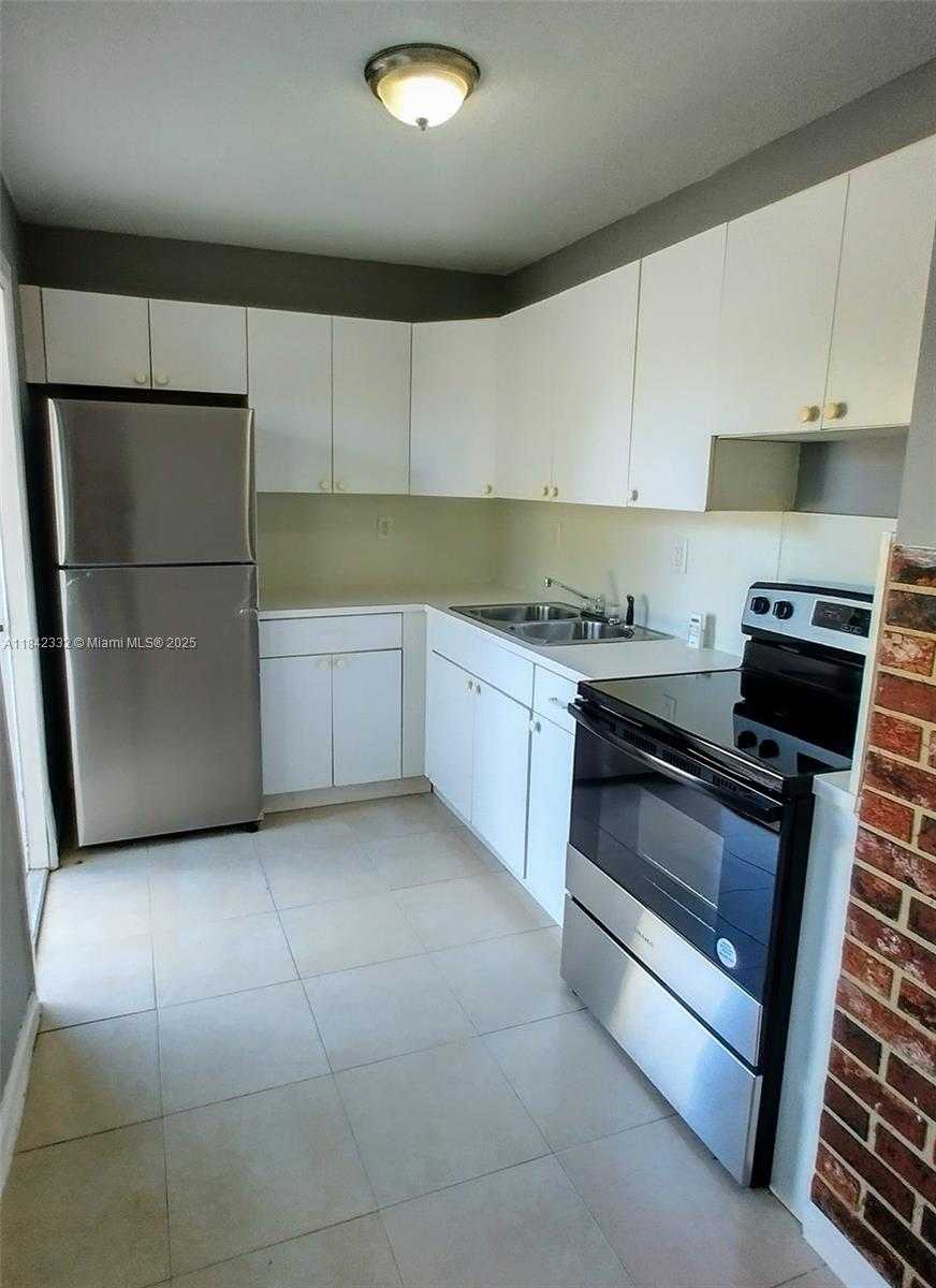 Small Image of 1901 MIAMI RD #3, Fort Lauderdale Number 6