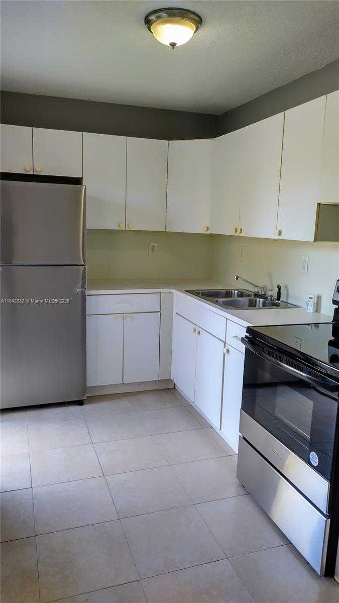 Small Image of 1901 MIAMI RD #3, Fort Lauderdale Number 7
