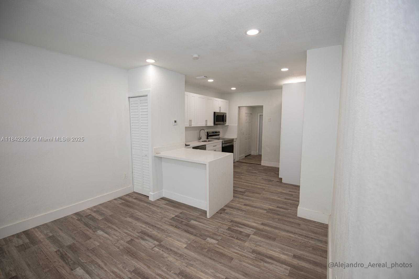 Small Image of 3045 SOUTH WEST 21ST ST, Miami Number 16