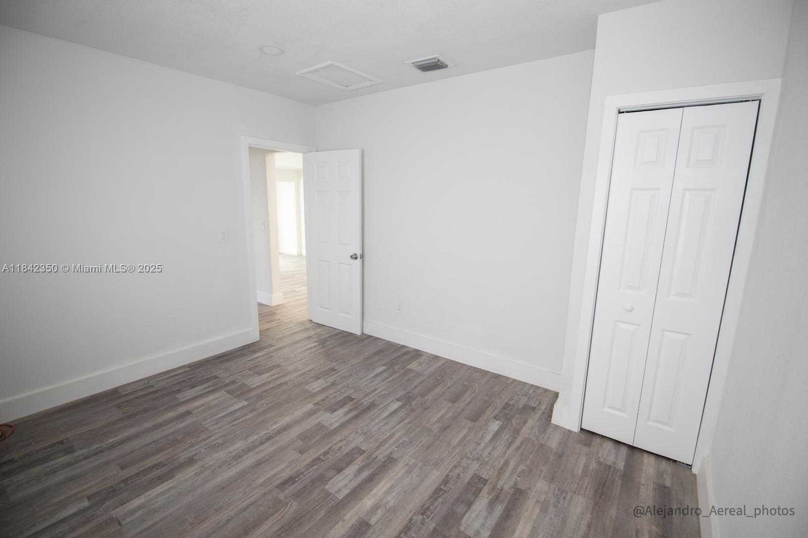 Small Image of 3045 SOUTH WEST 21ST ST, Miami Number 17