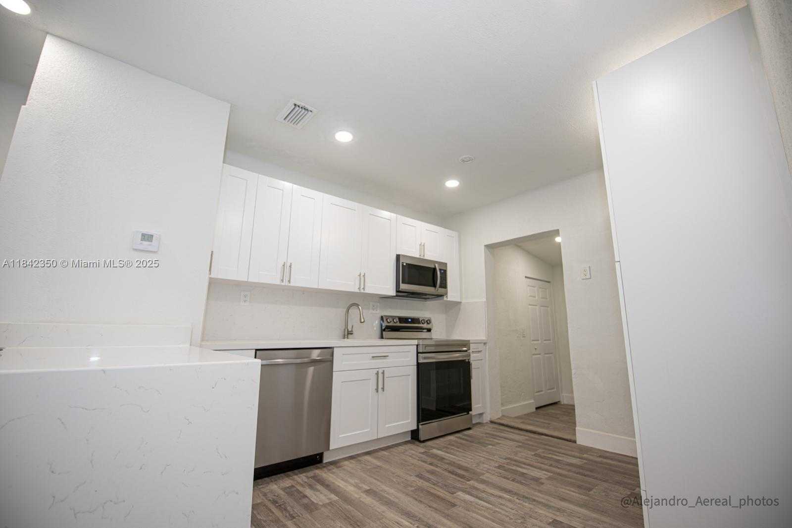 Small Image of 3045 SOUTH WEST 21ST ST, Miami Number 18