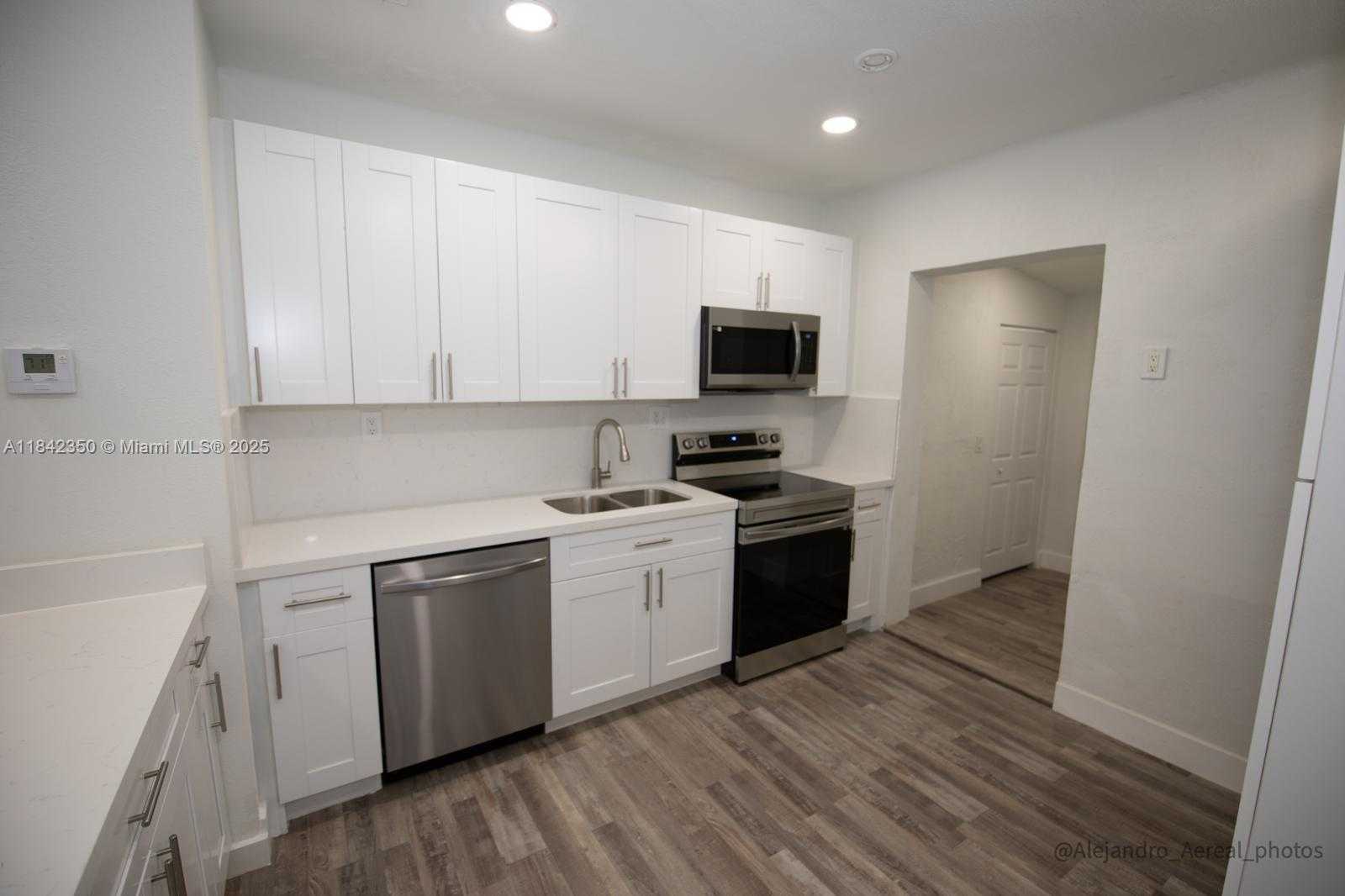 Small Image of 3045 SOUTH WEST 21ST ST, Miami Number 19