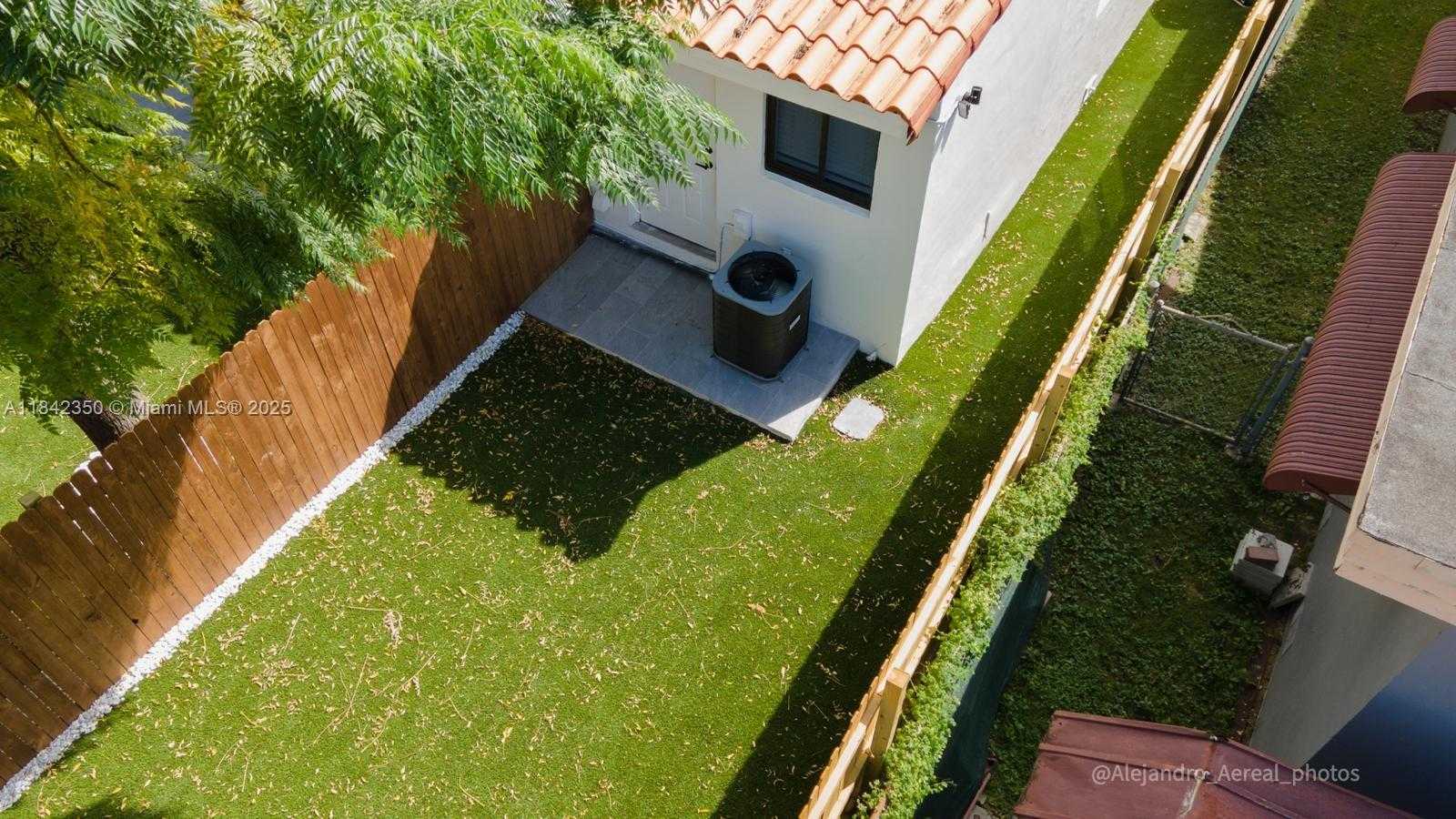Small Image of 3045 SOUTH WEST 21ST ST, Miami Number 2