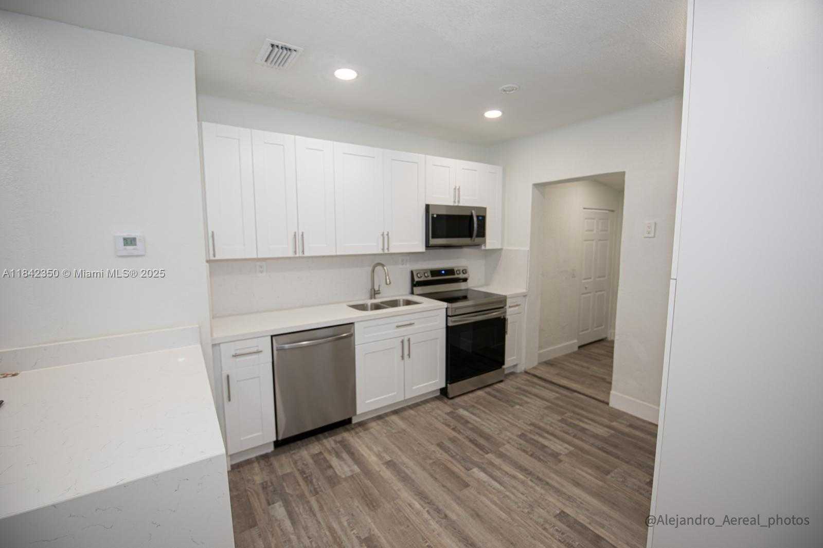 Small Image of 3045 SOUTH WEST 21ST ST, Miami Number 21