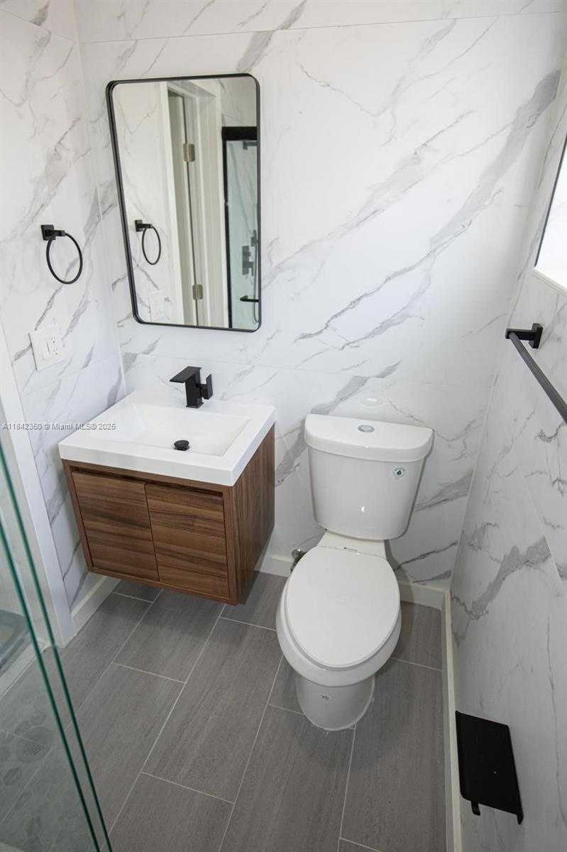 Small Image of 3045 SOUTH WEST 21ST ST, Miami Number 34