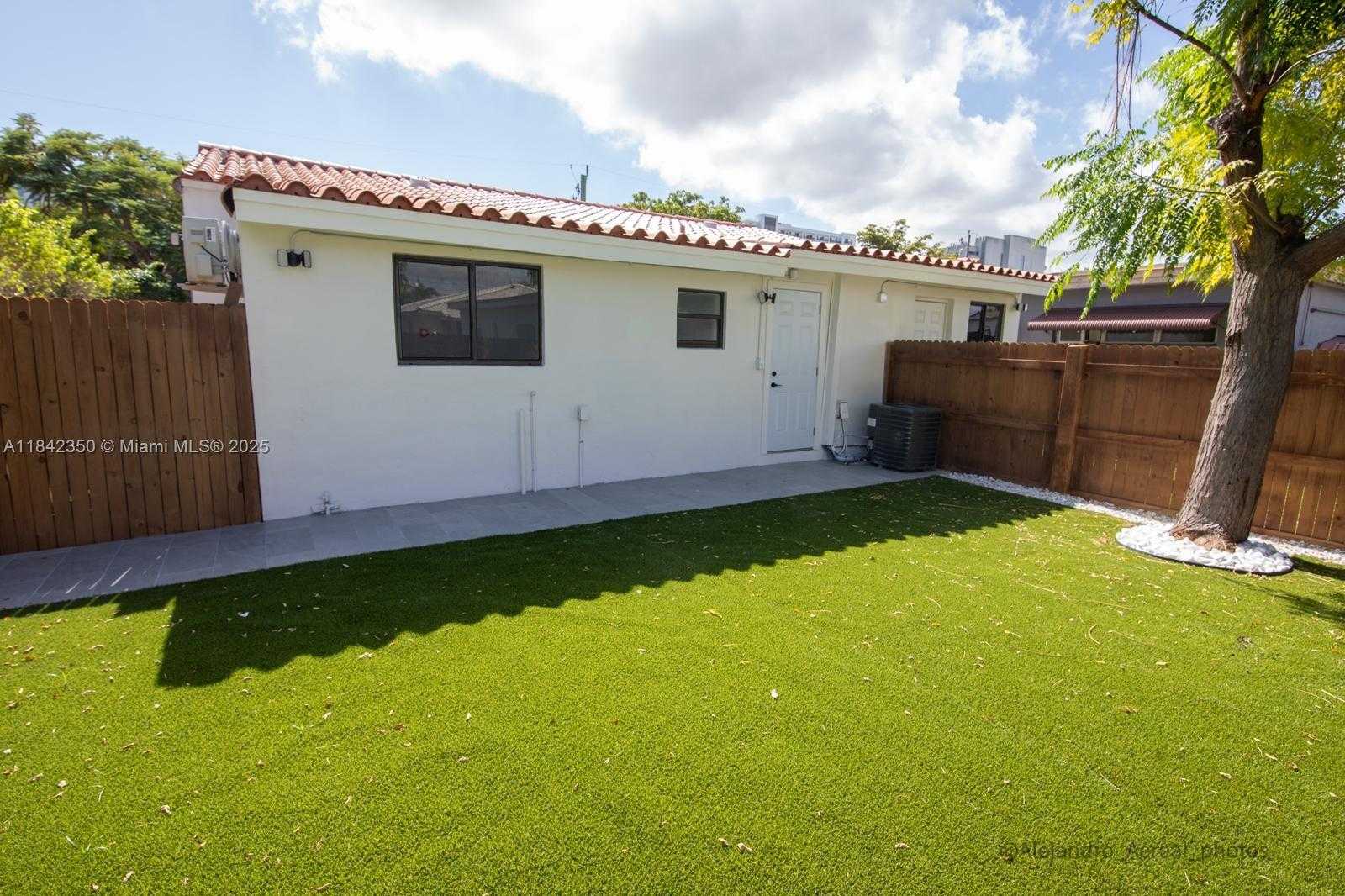 Small Image of 3045 SOUTH WEST 21ST ST, Miami Number 36
