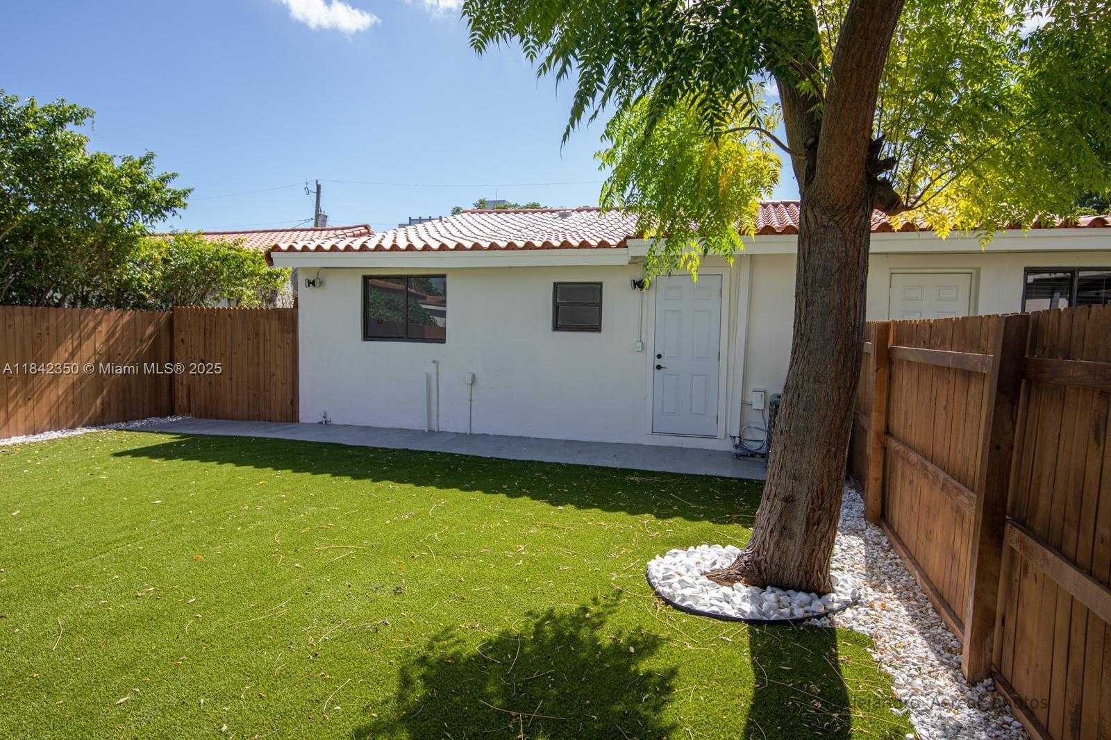 Small Image of 3045 SOUTH WEST 21ST ST, Miami Number 4