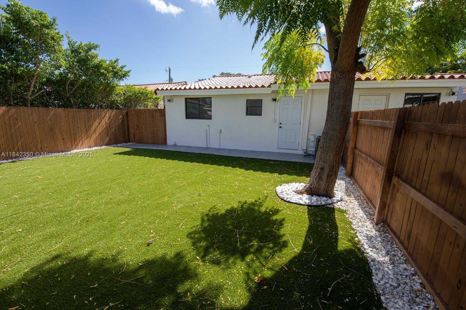 Small Image of 3045 SOUTH WEST 21ST ST, Miami Number 5