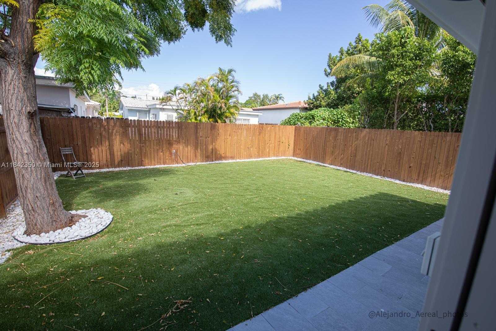 Small Image of 3045 SOUTH WEST 21ST ST, Miami Number 6