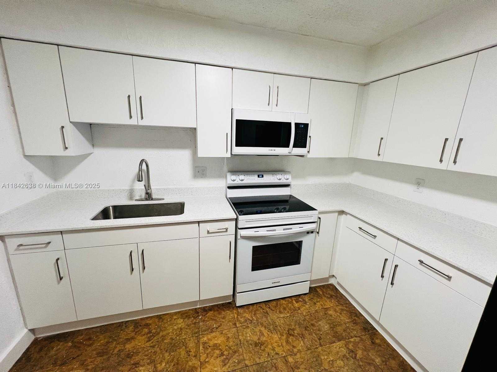 Small Image of 2019 COLMAR AVE, Sebring Number 7