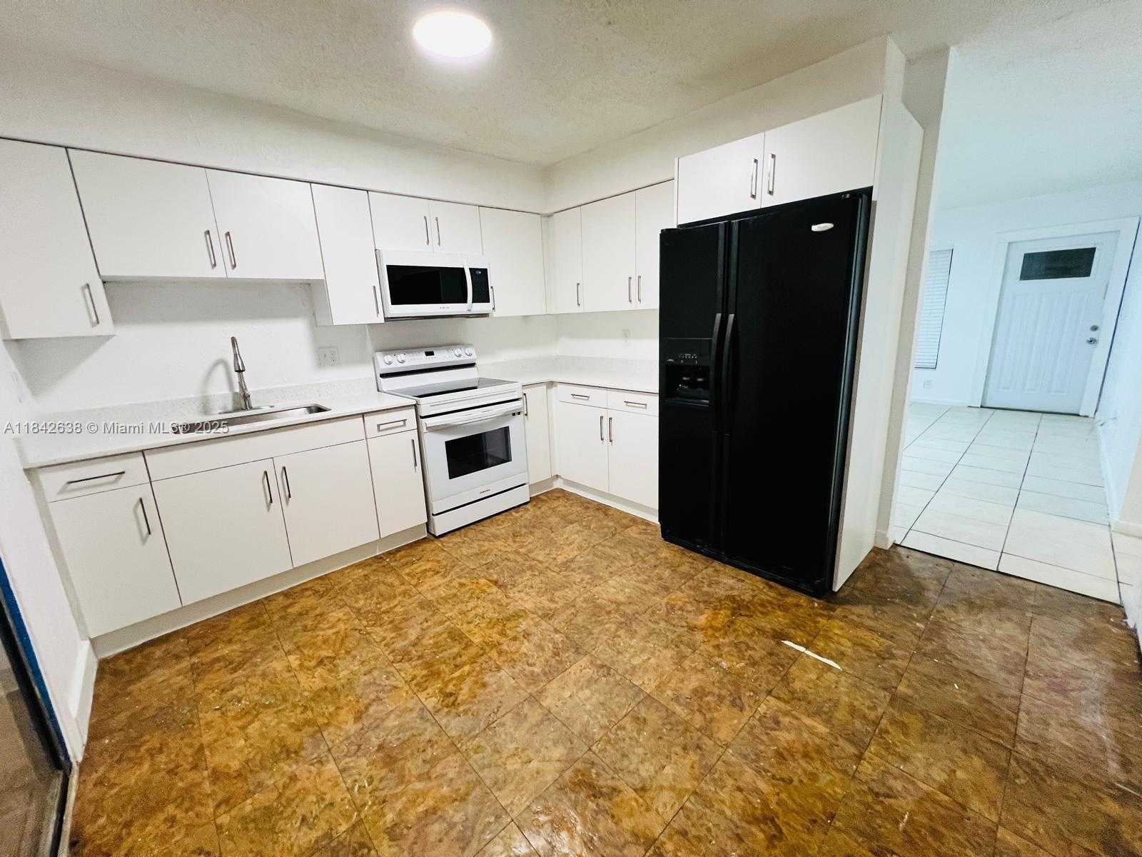 Small Image of 2019 COLMAR AVE, Sebring Number 8