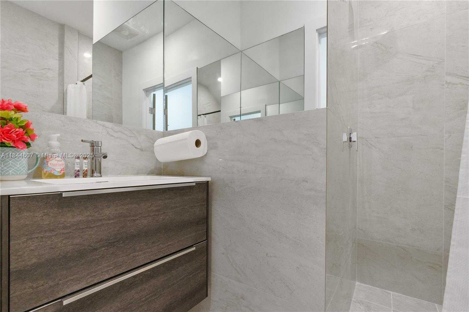 Small Image of 2887 SOUTH WEST 33RD AVE #2, Miami Number 12