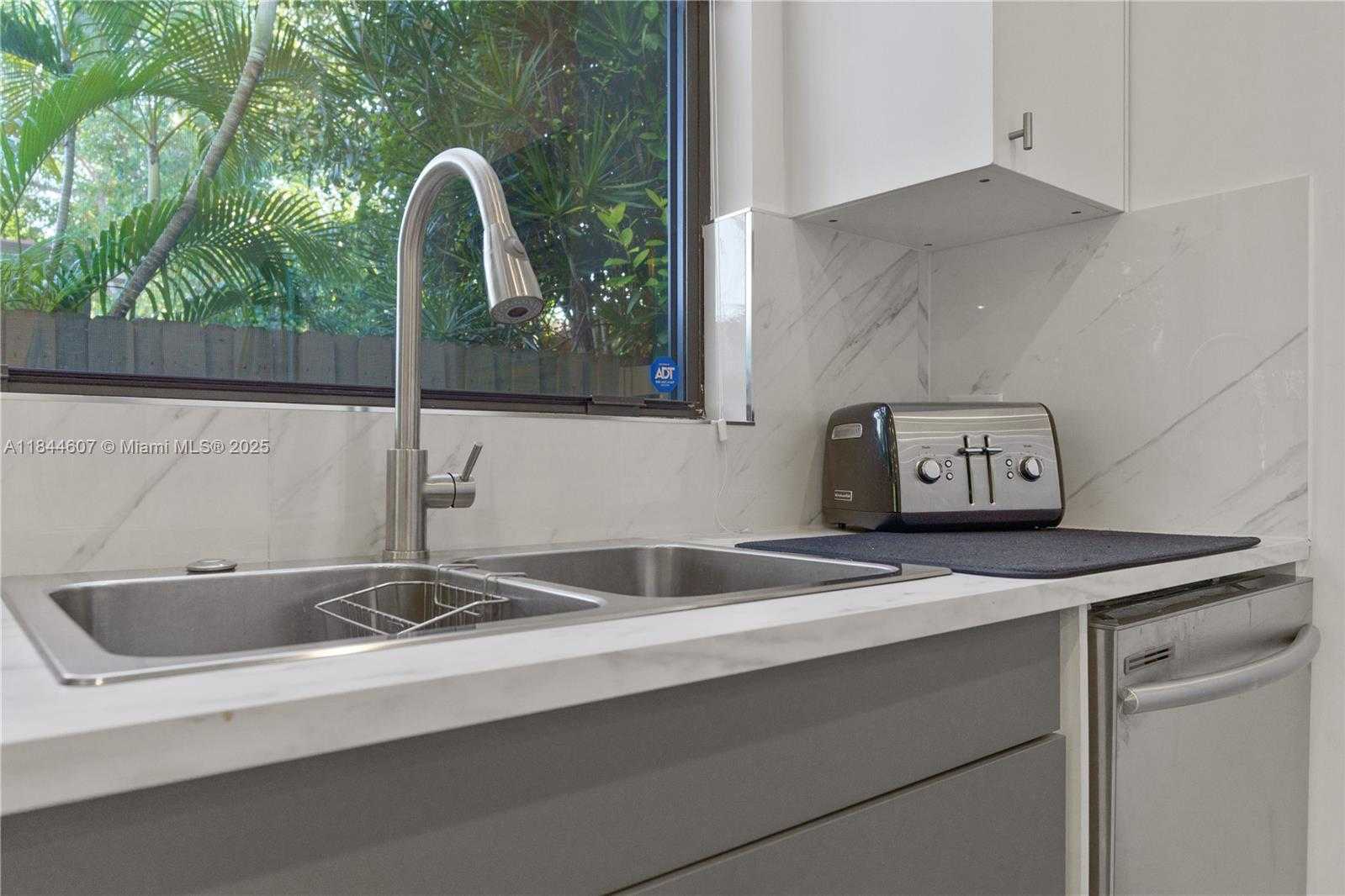 Small Image of 2887 SOUTH WEST 33RD AVE #2, Miami Number 13