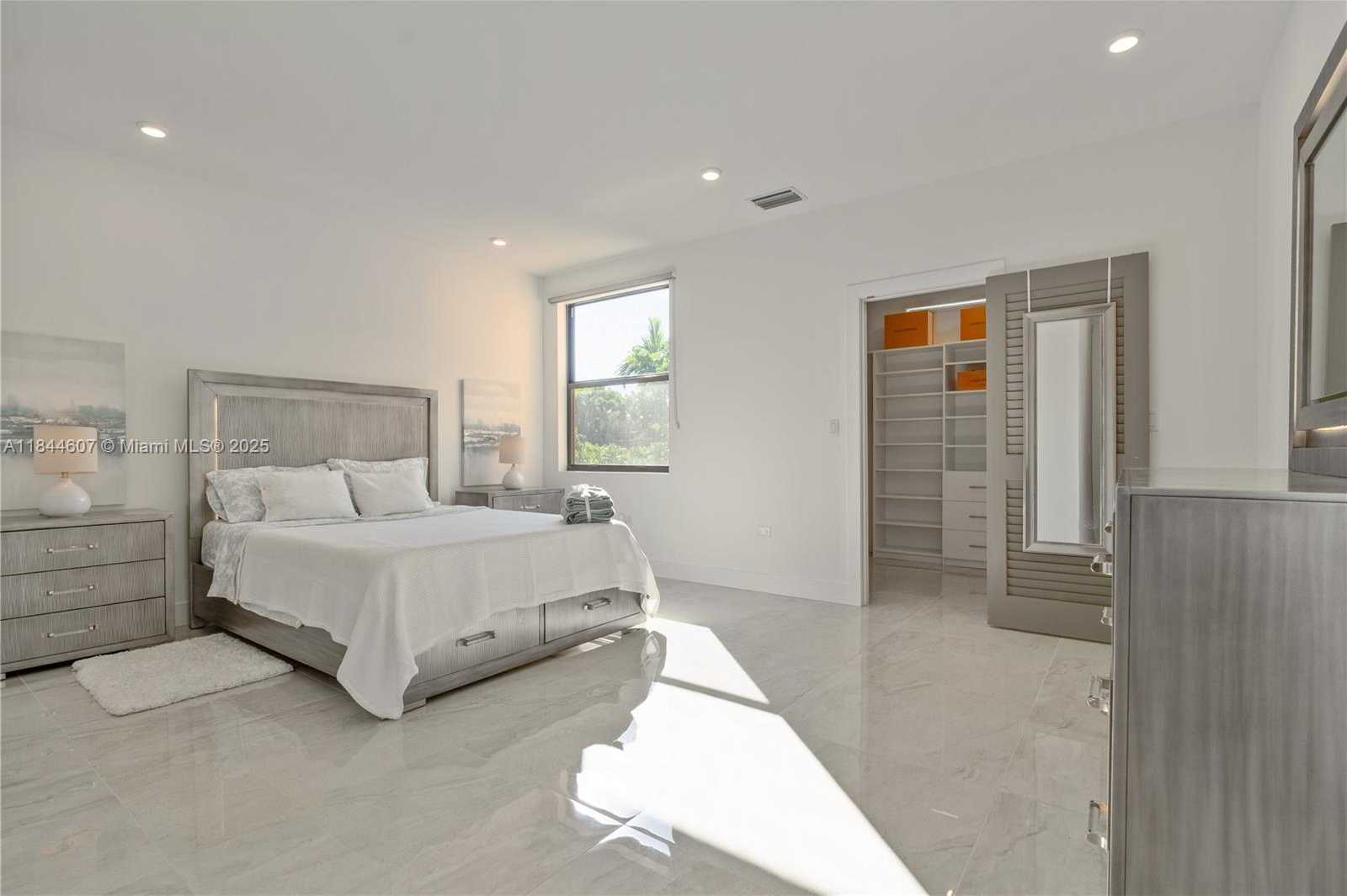 Small Image of 2887 SOUTH WEST 33RD AVE #2, Miami Number 16