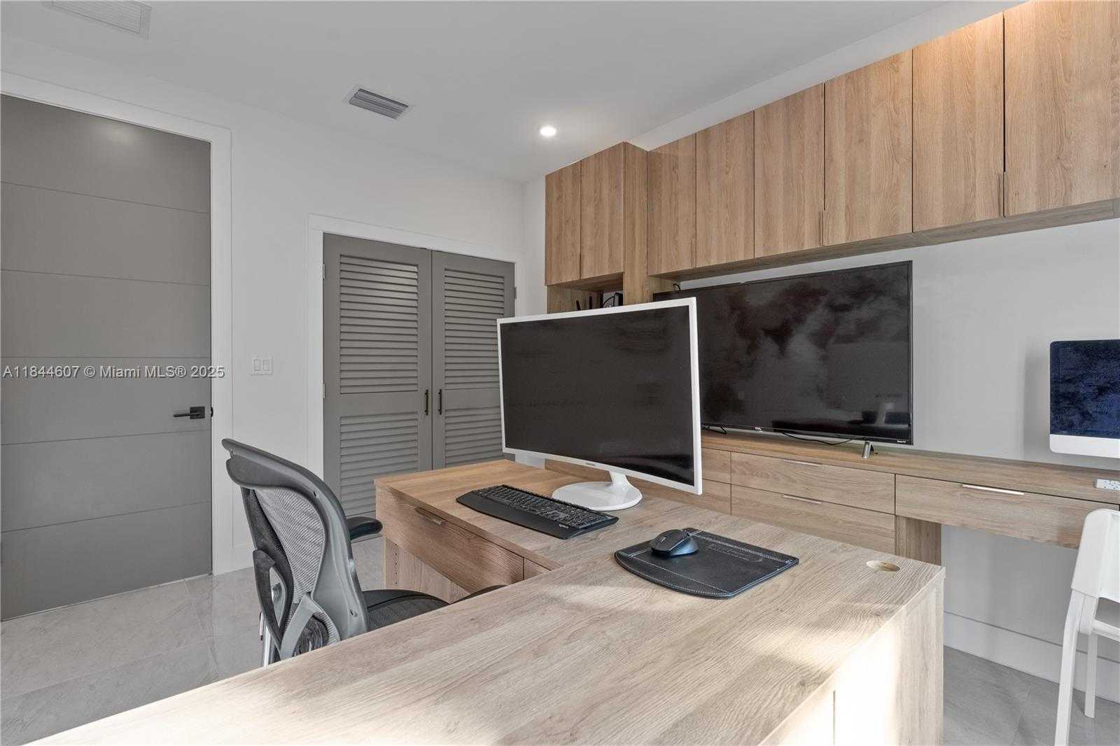 Small Image of 2887 SOUTH WEST 33RD AVE #2, Miami Number 27