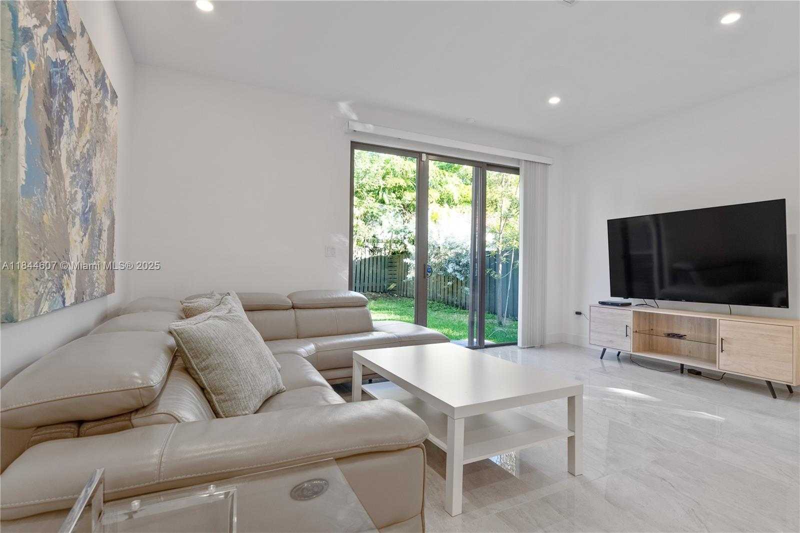 Small Image of 2887 SOUTH WEST 33RD AVE #2, Miami Number 31