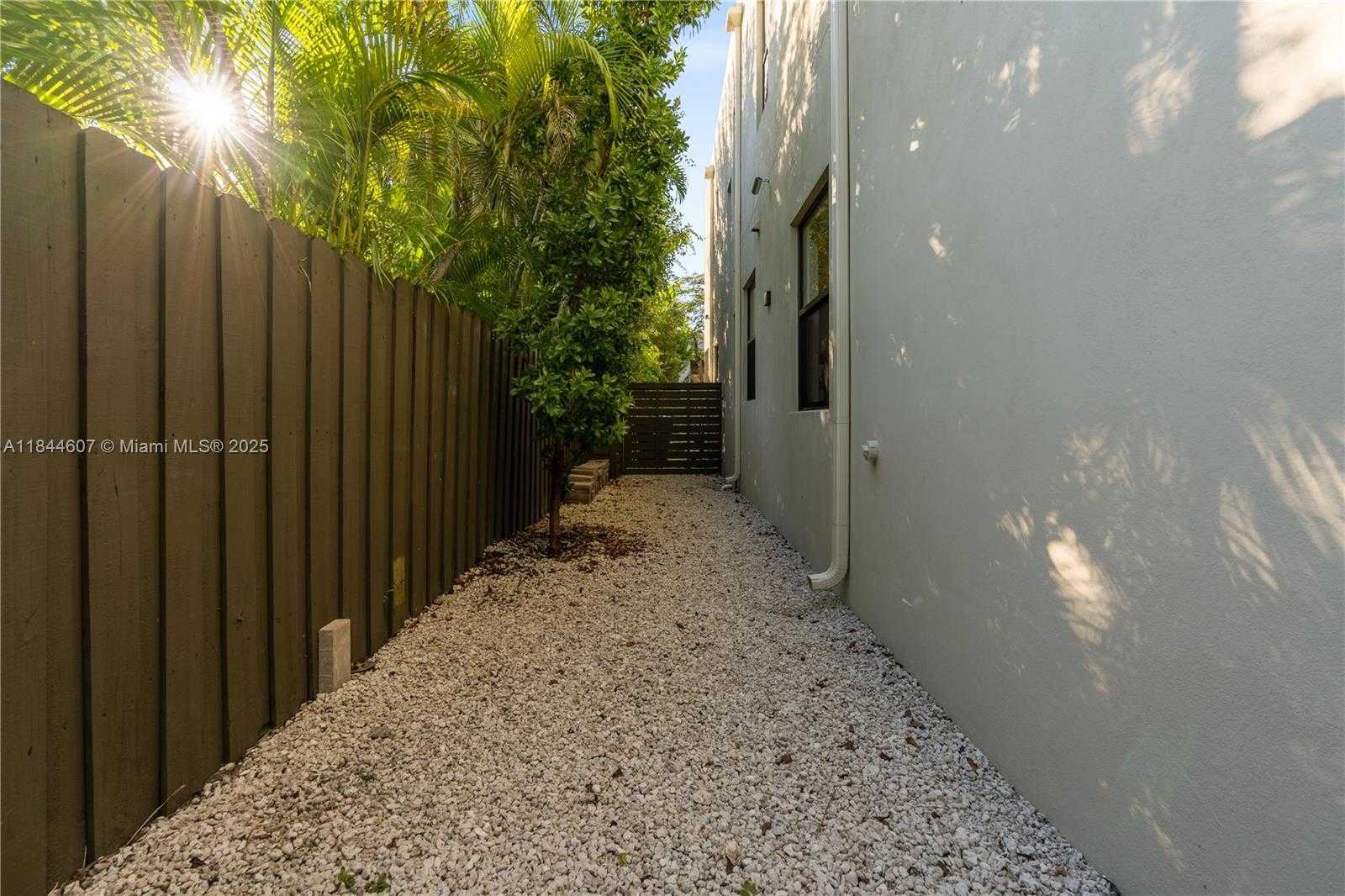 Small Image of 2887 SOUTH WEST 33RD AVE #2, Miami Number 35